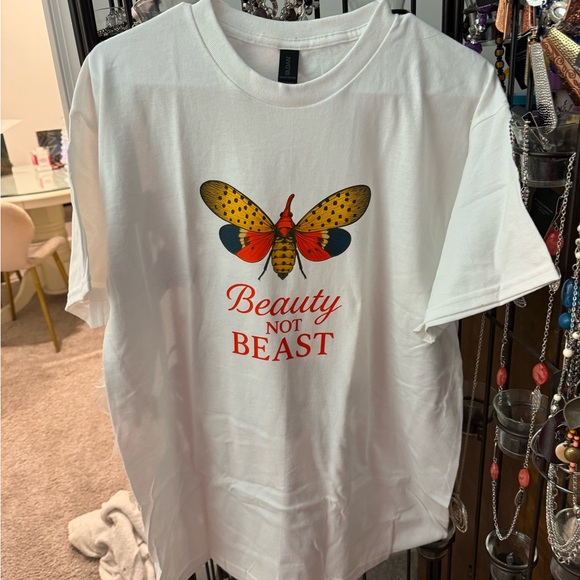 no brand Tops - Elegant White Tee with Butterfly Graphic